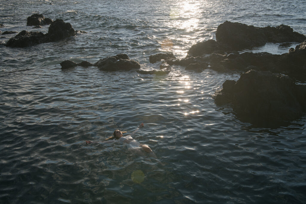Baño al atardecer en Garachico