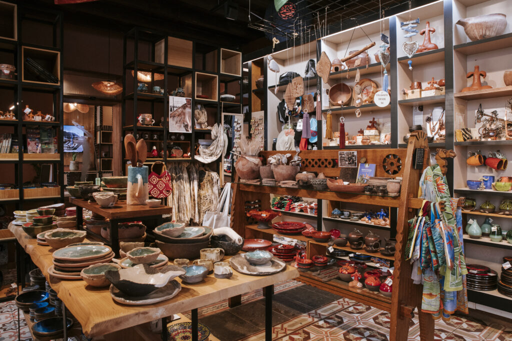 Interior de la tienda de artesanía canaria en Garachico La Venta de lo de Aquí